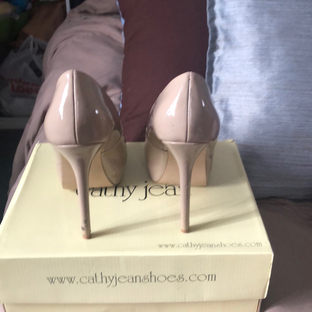 Shoes - Picture 4 of 4